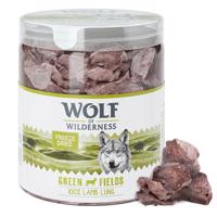 Výhodné balenie Wolf of Wilderness - mrazom sušené prémiové maškrty - jahňacie pľúca (4 x 50 g)