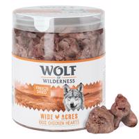 Výhodné balenie Wolf of Wilderness - mrazom sušené prémiové maškrty - kuracie srdce (4 x 70 g)